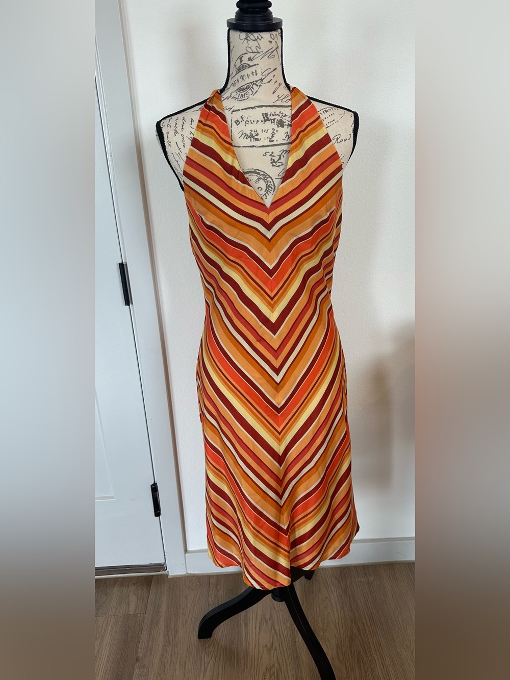 American Eagle Outfitters silk lined dress in Orange,Yellow, Red, Cream. Size 6.